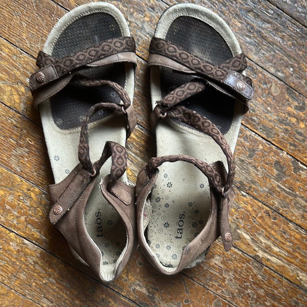 Taos Footwear womens Brown Sandals